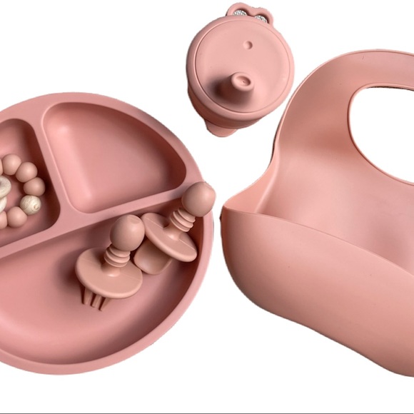 Honeycomb Haven Other - CLOSEOUT HP 6 piece silicone feeding set- Muted Pink
